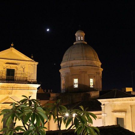 B&B Casa Camelia Noto Bagian luar foto