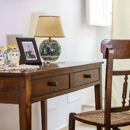 B&B Casa Camelia Noto Bagian luar foto