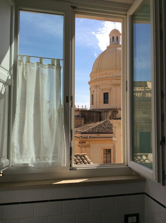 B&B Casa Camelia Noto Bagian luar foto