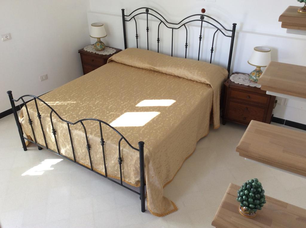 B&B Casa Camelia Noto Bagian luar foto