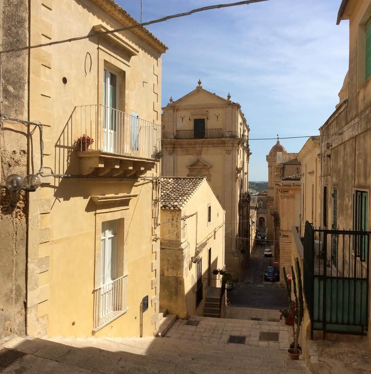 B&B Casa Camelia Noto Bagian luar foto