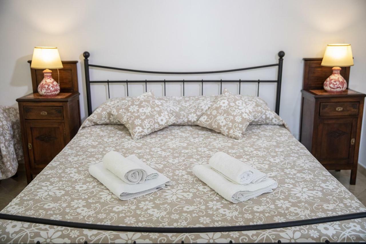 B&B Casa Camelia Noto Bagian luar foto